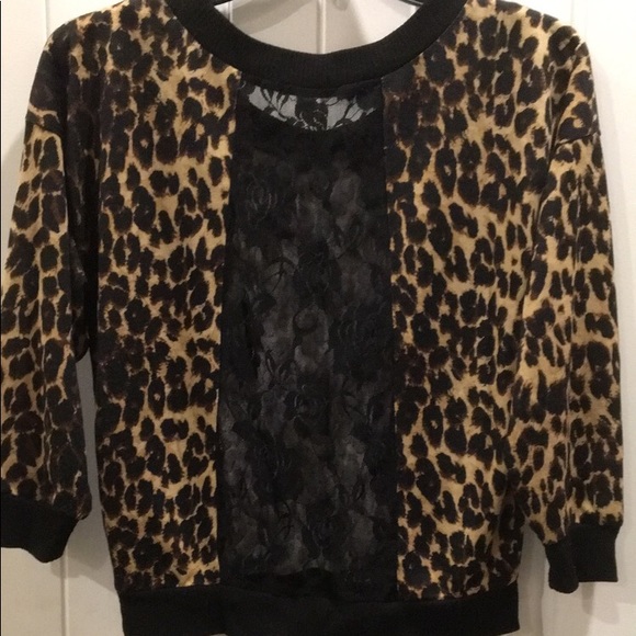 Cheetah print top with lace back - Picture 1 of 4